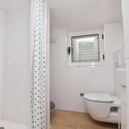 Nina Apartman Primosten